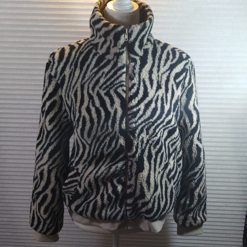 HIPPIE ROSE ZIP UP SWEATER